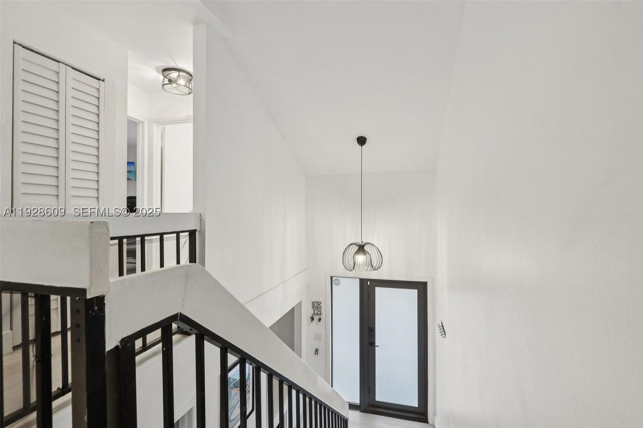 Real estate property located at 30 Chestnut Cir, Broward, Stonebridge Phase 1, Cooper City, FL