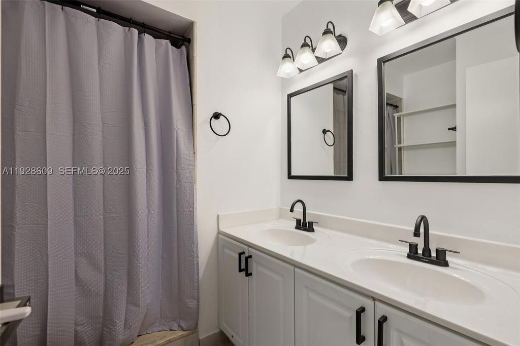 Real estate property located at 30 Chestnut Cir, Broward, Stonebridge Phase 1, Cooper City, FL