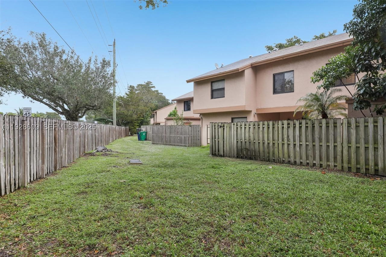 Real estate property located at 30 Chestnut Cir, Broward, Stonebridge Phase 1, Cooper City, FL