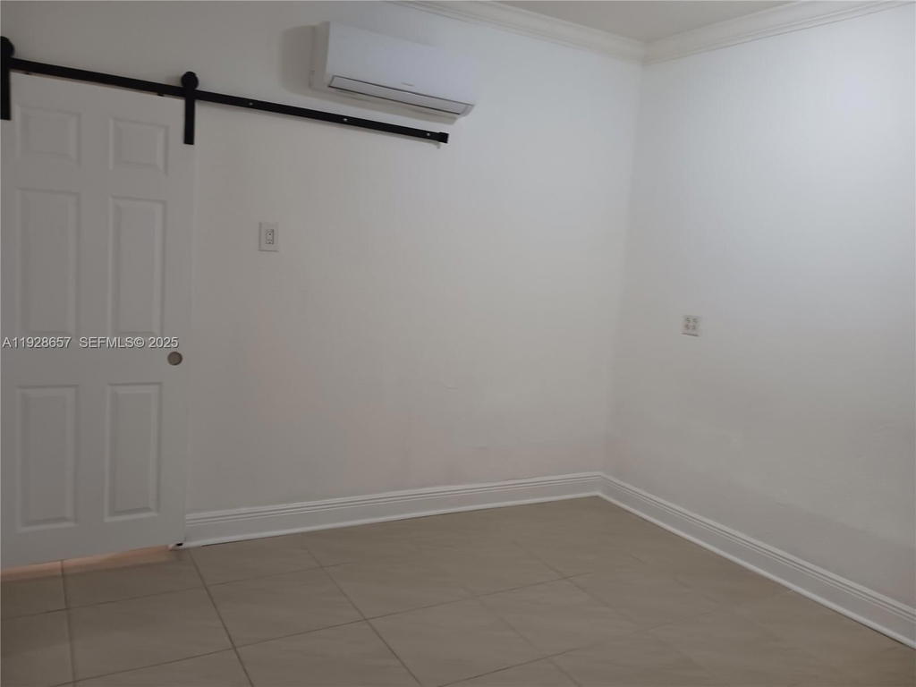 Real estate property located at 650 44th Ct, Miami-dade, Tamiami Trail Park, Miami, FL