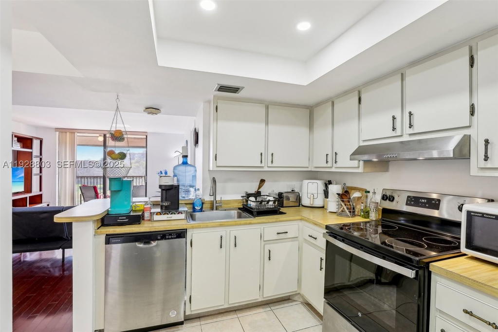 Real estate property located at 5570 44th St #510A, Broward, Inverwood Condo, Lauderhill, FL