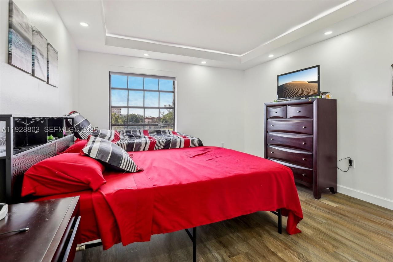 Real estate property located at 5570 44th St #510A, Broward, Inverwood Condo, Lauderhill, FL