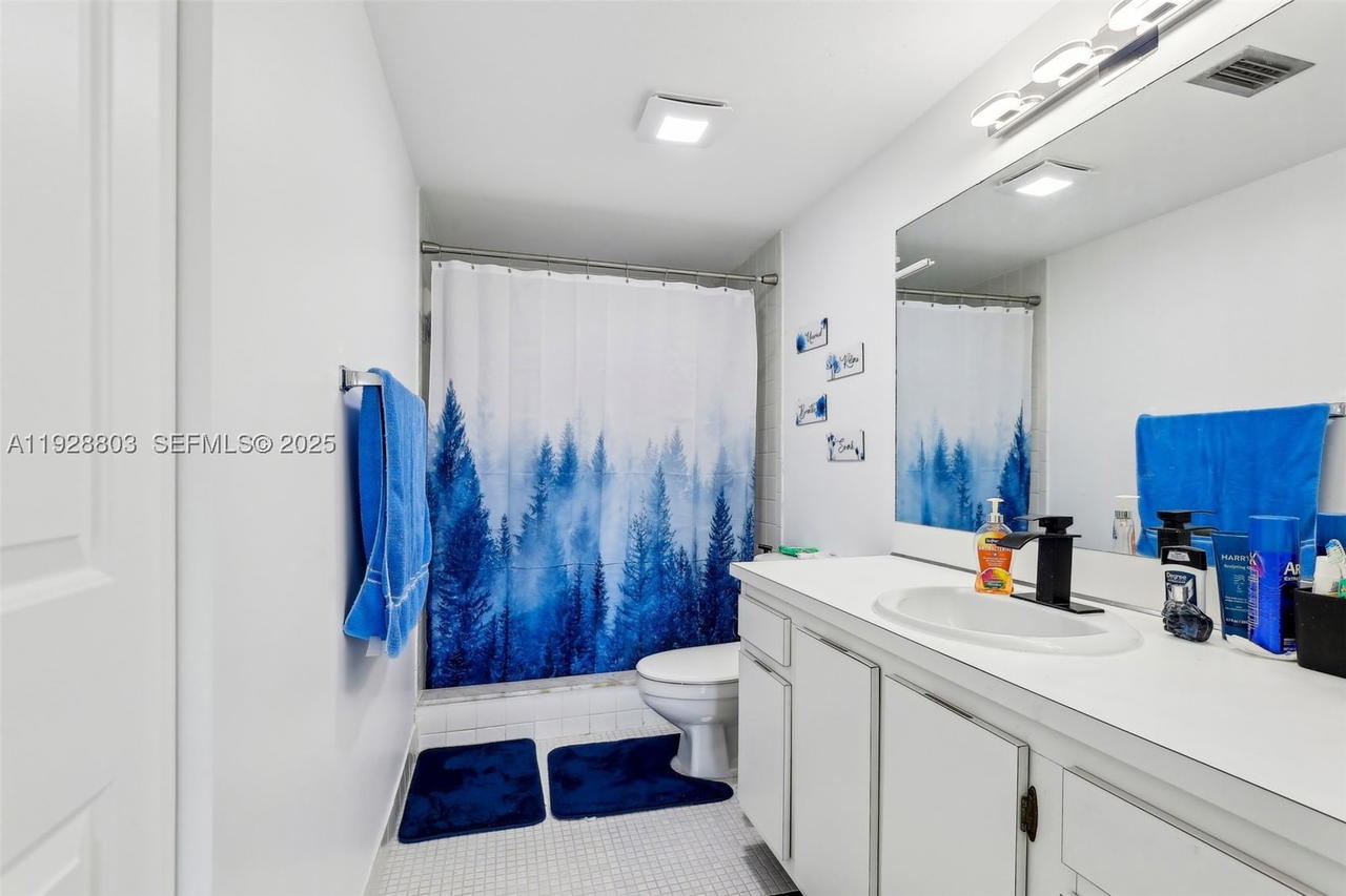 Real estate property located at 5570 44th St #510A, Broward, Inverwood Condo, Lauderhill, FL