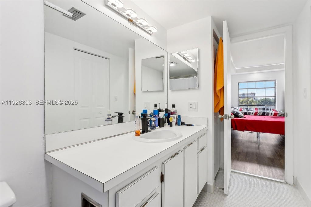 Real estate property located at 5570 44th St #510A, Broward, Inverwood Condo, Lauderhill, FL