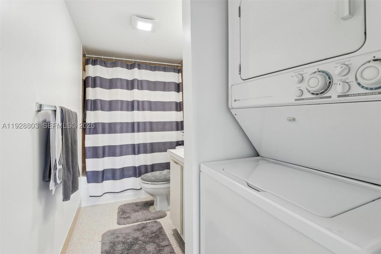 Real estate property located at 5570 44th St #510A, Broward, Inverwood Condo, Lauderhill, FL