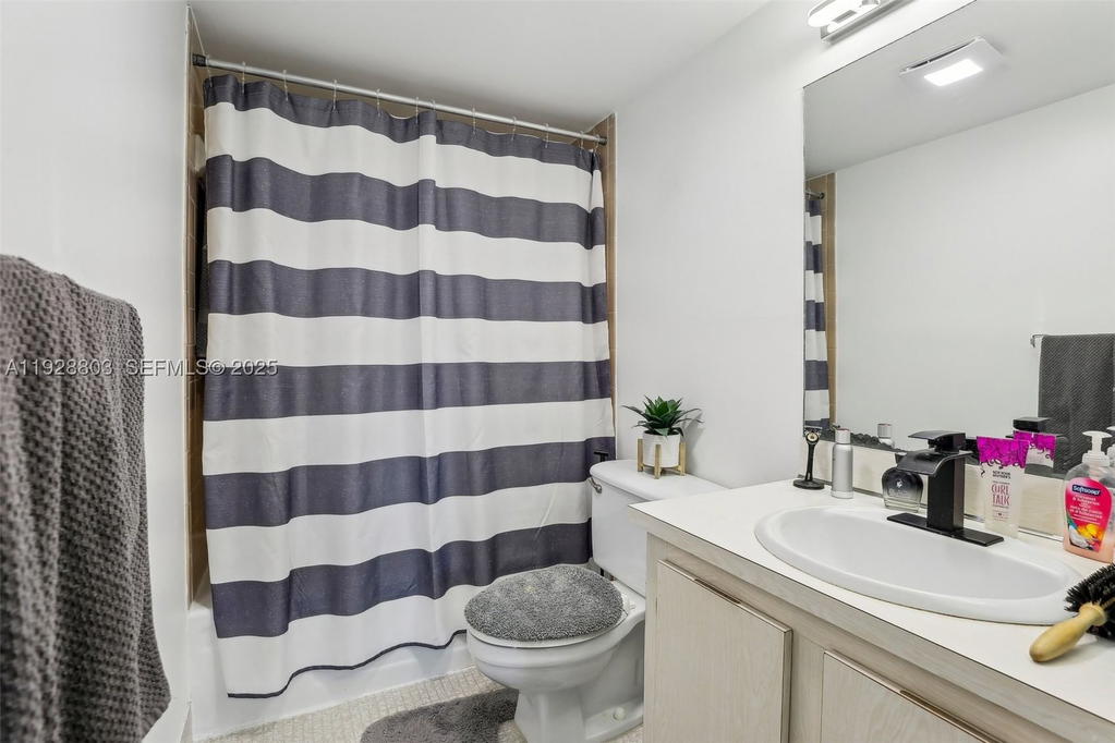 Real estate property located at 5570 44th St #510A, Broward, Inverwood Condo, Lauderhill, FL