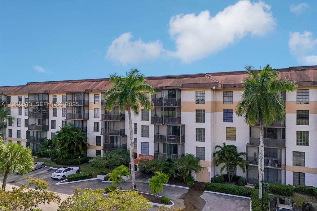 Real estate property located at 5570 44th St #510A, Broward, Inverwood Condo, Lauderhill, FL