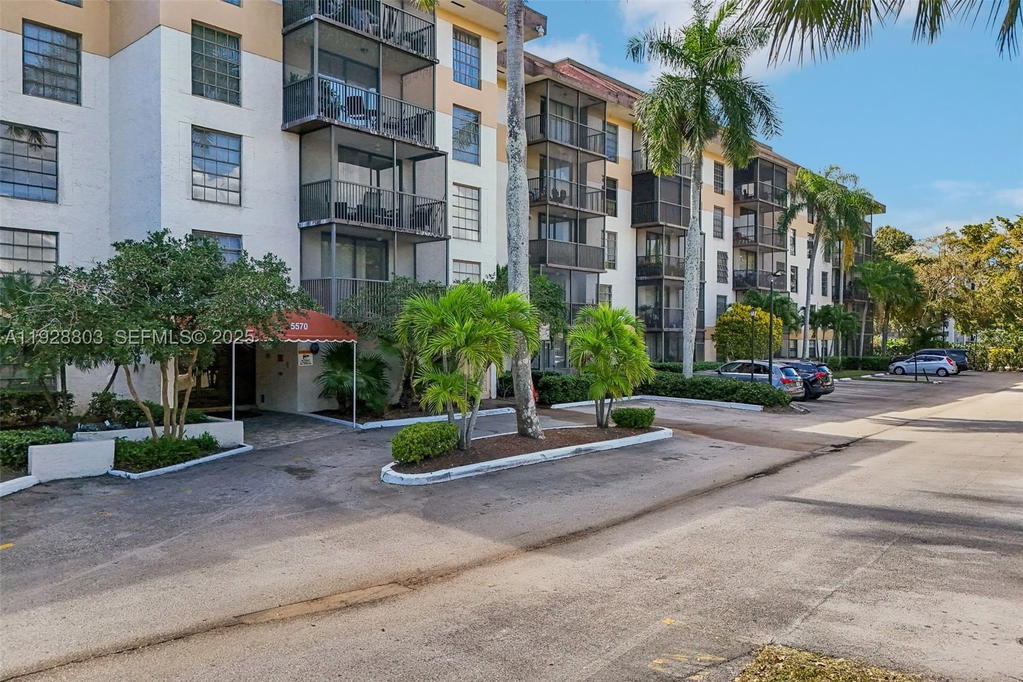 Real estate property located at 5570 44th St #510A, Broward, Inverwood Condo, Lauderhill, FL