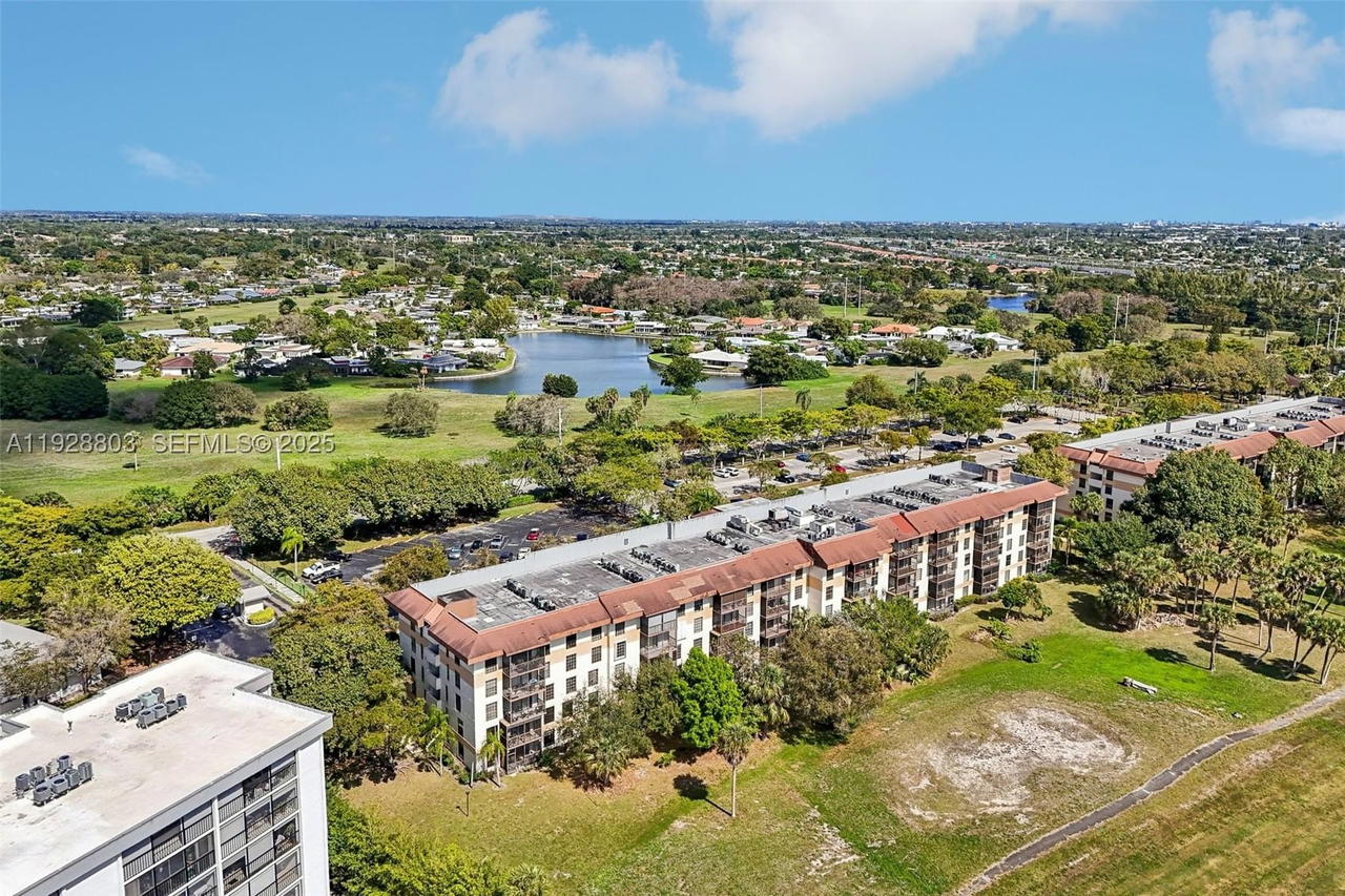 Real estate property located at 5570 44th St #510A, Broward, Inverwood Condo, Lauderhill, FL
