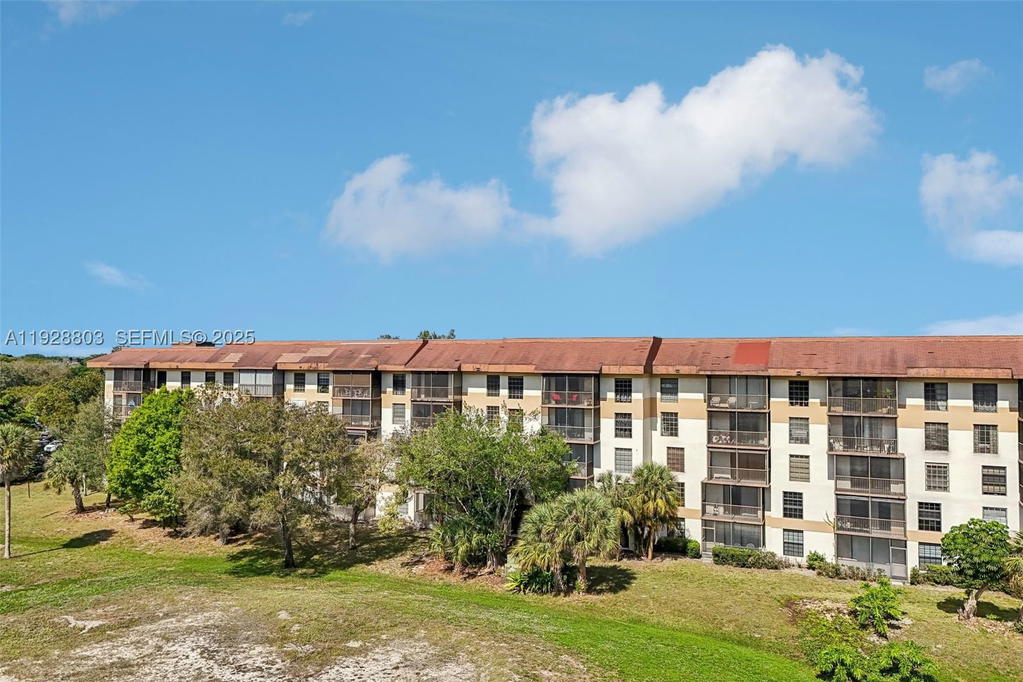 Real estate property located at 5570 44th St #510A, Broward, Inverwood Condo, Lauderhill, FL