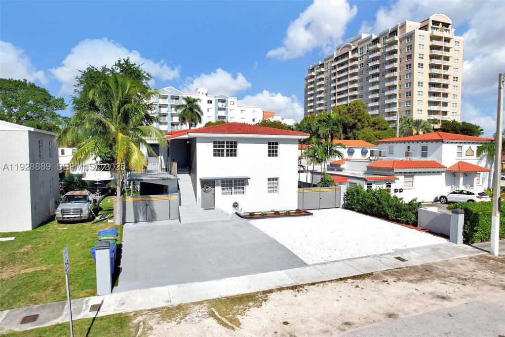 Real estate property located at 3711 27th Ter, Miami-dade, Gables Manor Sub, Miami, FL