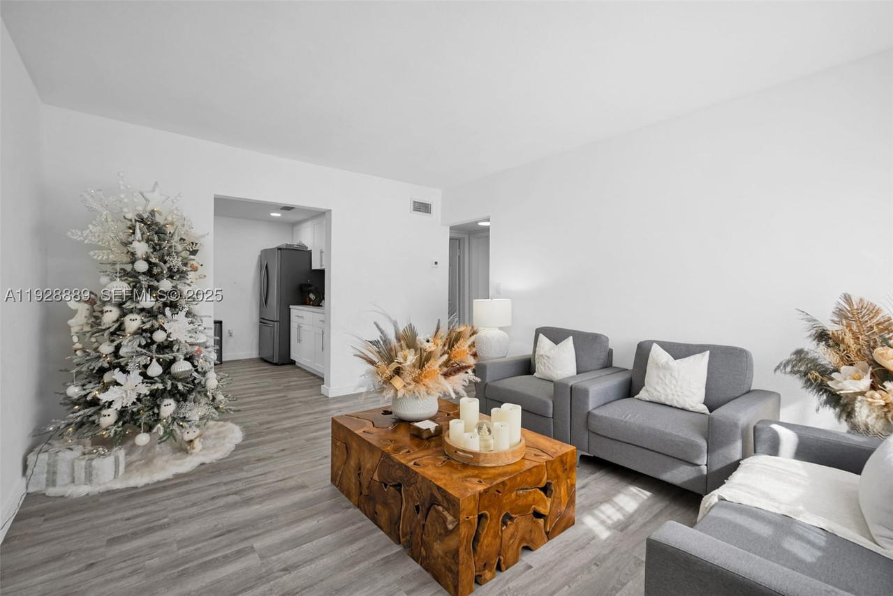 Real estate property located at 3711 27th Ter, Miami-dade, Gables Manor Sub, Miami, FL