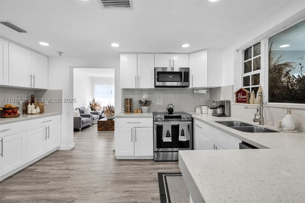 Real estate property located at 3711 27th Ter, Miami-dade, Gables Manor Sub, Miami, FL