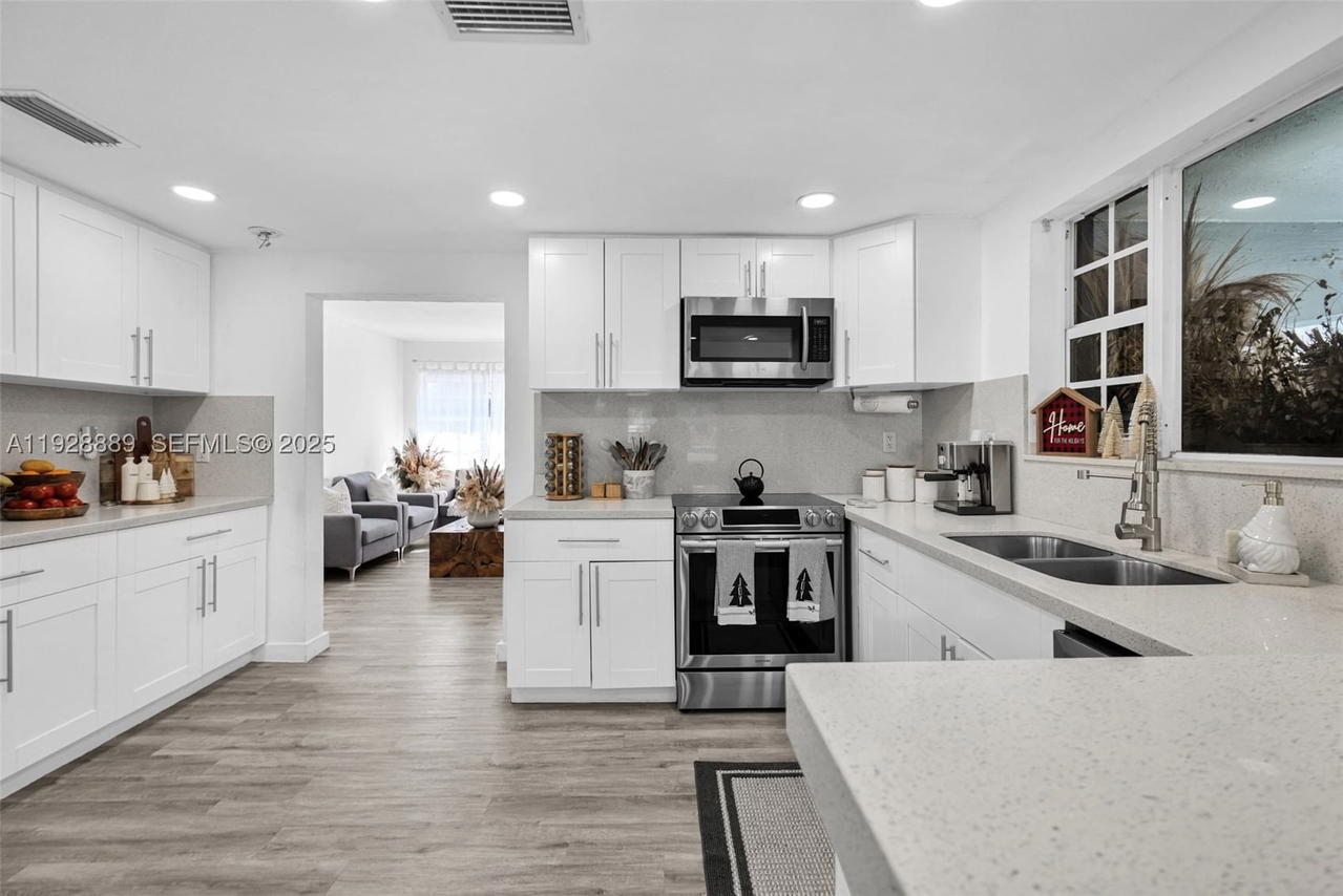 Real estate property located at 3711 27th Ter, Miami-dade, Gables Manor Sub, Miami, FL