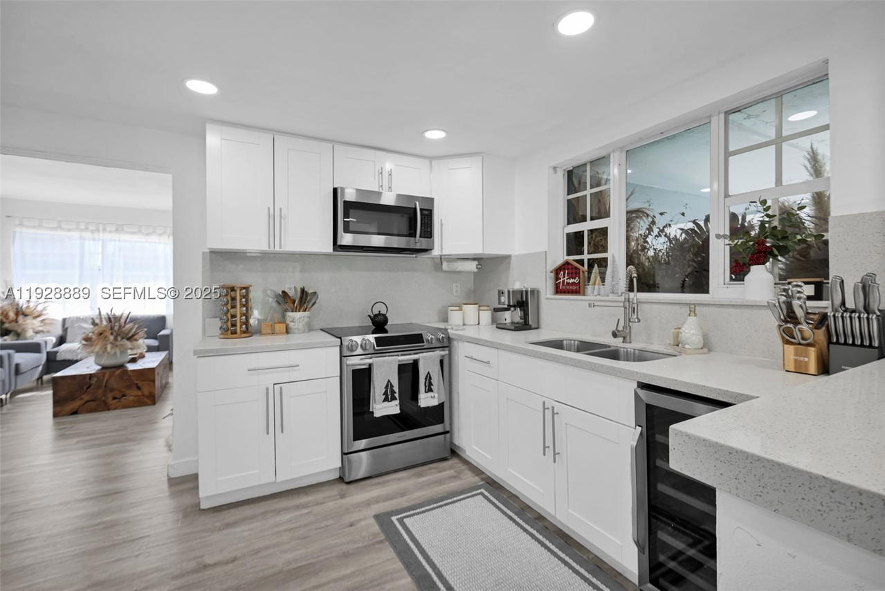 Real estate property located at 3711 27th Ter, Miami-dade, Gables Manor Sub, Miami, FL