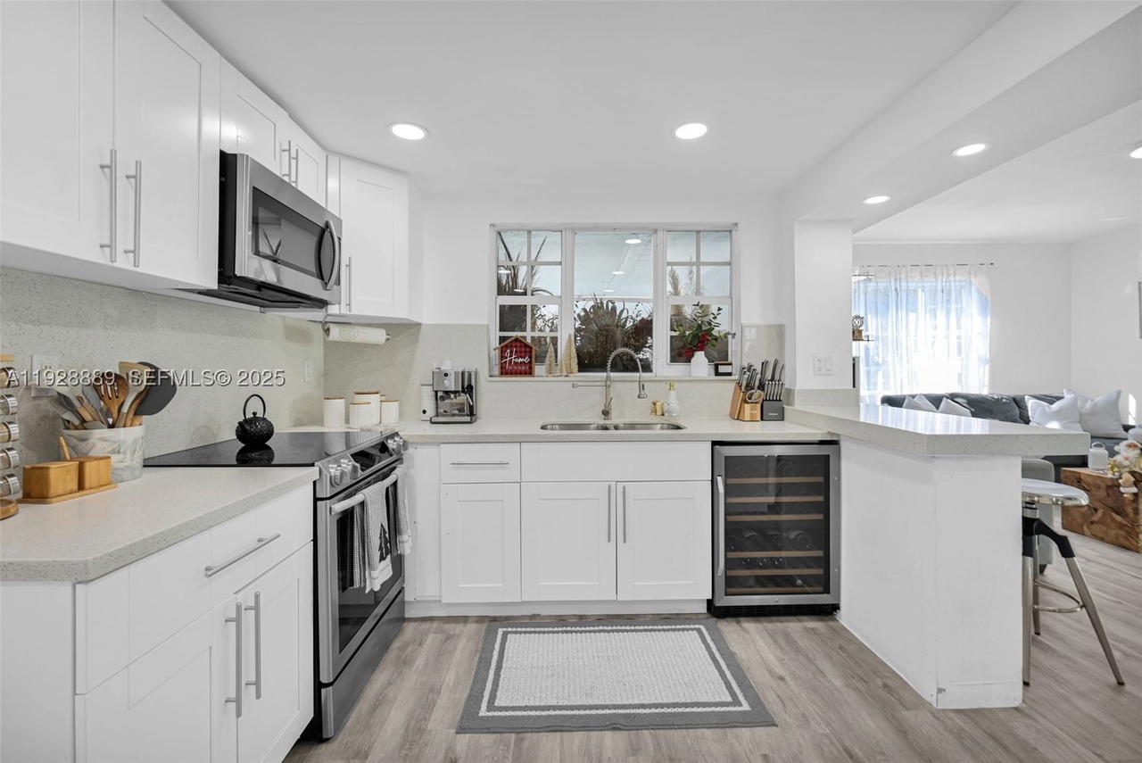 Real estate property located at 3711 27th Ter, Miami-dade, Gables Manor Sub, Miami, FL