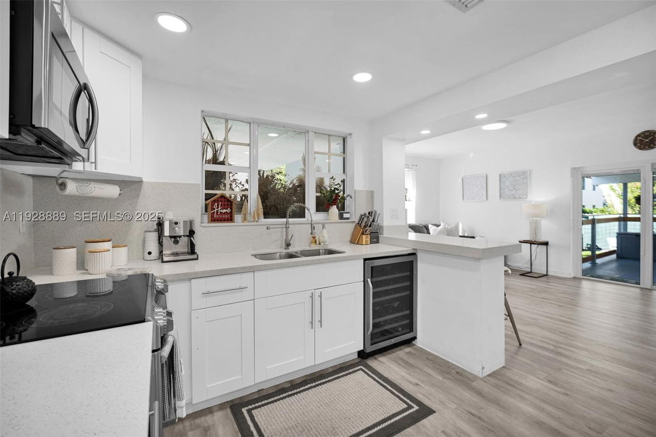 Real estate property located at 3711 27th Ter, Miami-dade, Gables Manor Sub, Miami, FL