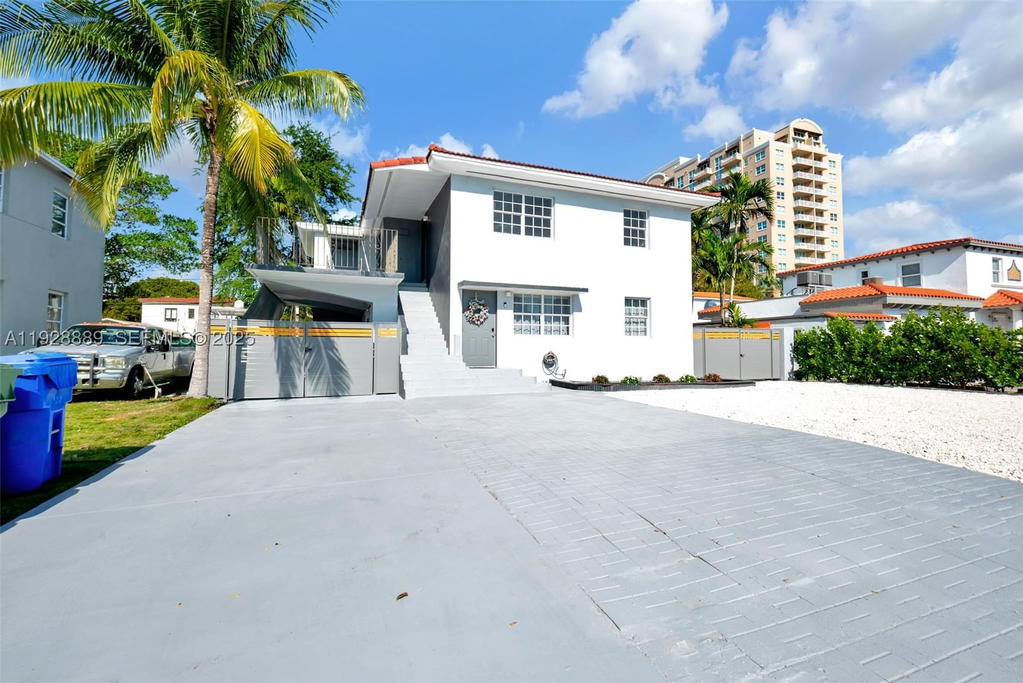 Real estate property located at 3711 27th Ter, Miami-dade, Gables Manor Sub, Miami, FL