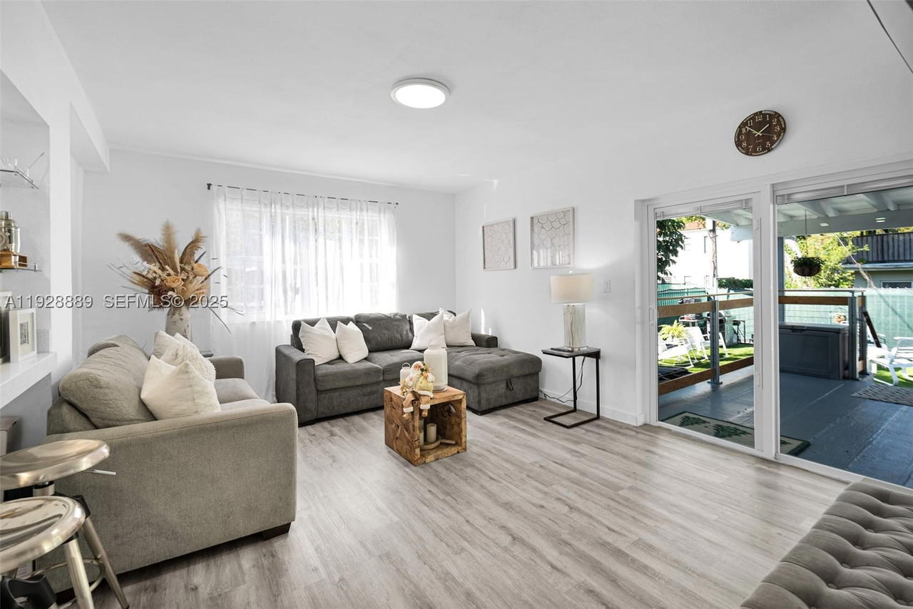 Real estate property located at 3711 27th Ter, Miami-dade, Gables Manor Sub, Miami, FL