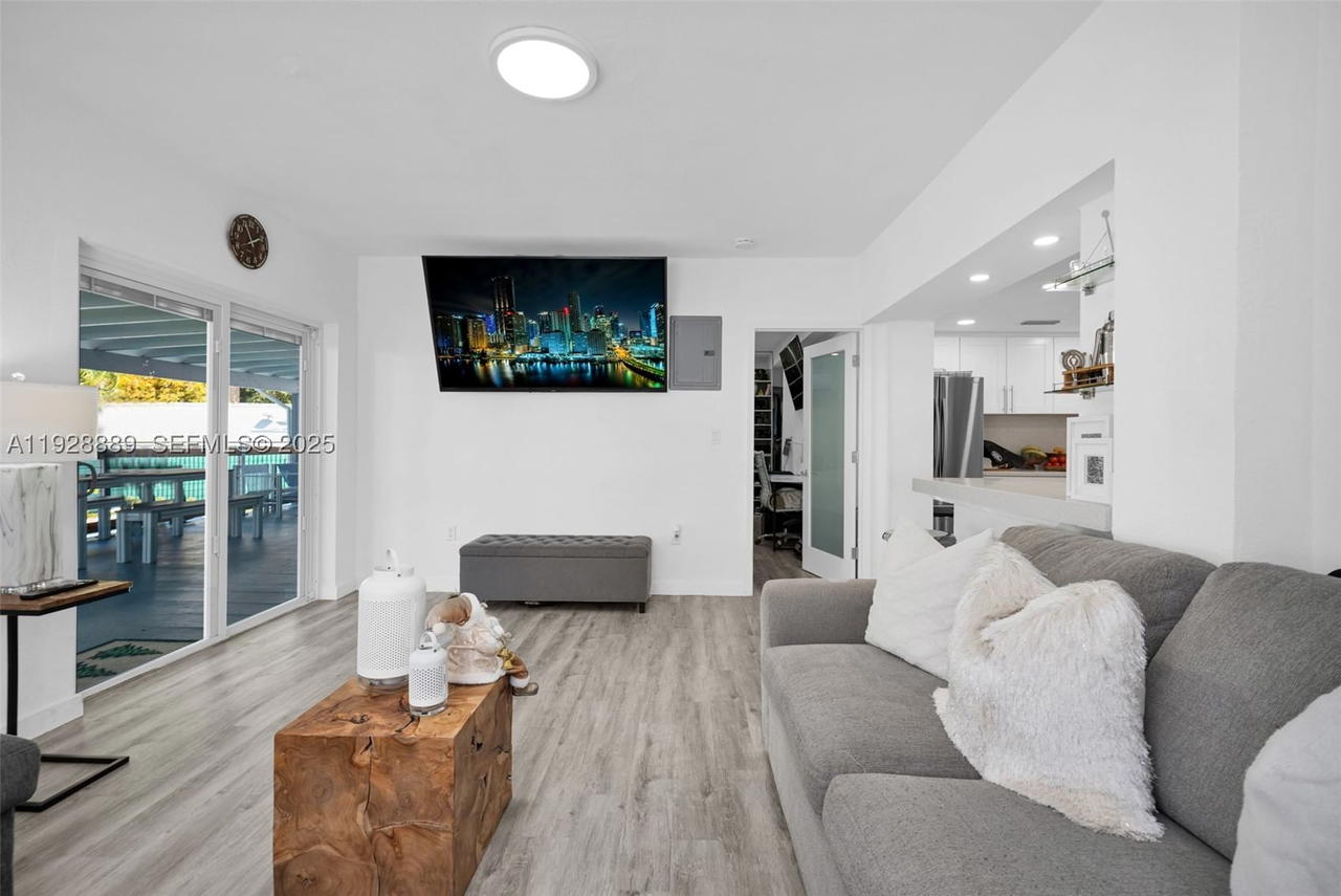 Real estate property located at 3711 27th Ter, Miami-dade, Gables Manor Sub, Miami, FL