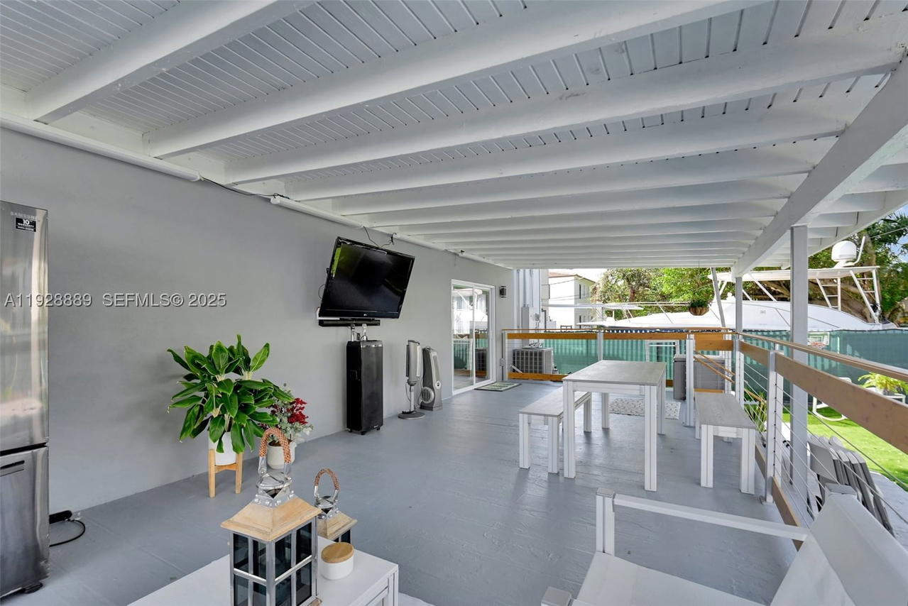 Real estate property located at 3711 27th Ter, Miami-dade, Gables Manor Sub, Miami, FL