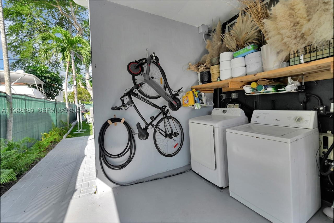 Real estate property located at 3711 27th Ter, Miami-dade, Gables Manor Sub, Miami, FL