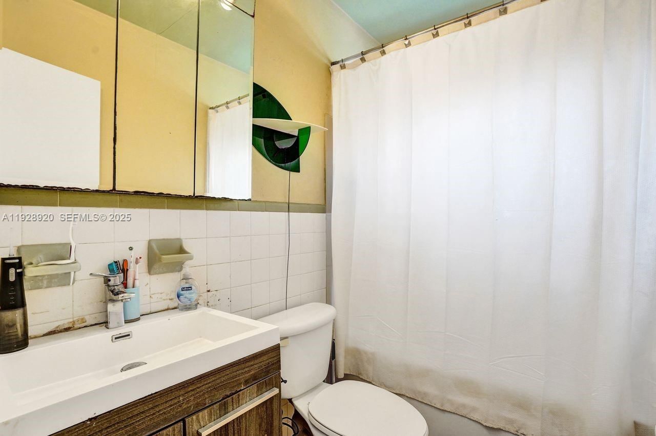 Real estate property located at 4781 19th Ct, Broward, Flair Sub No 8, Lauderhill, FL