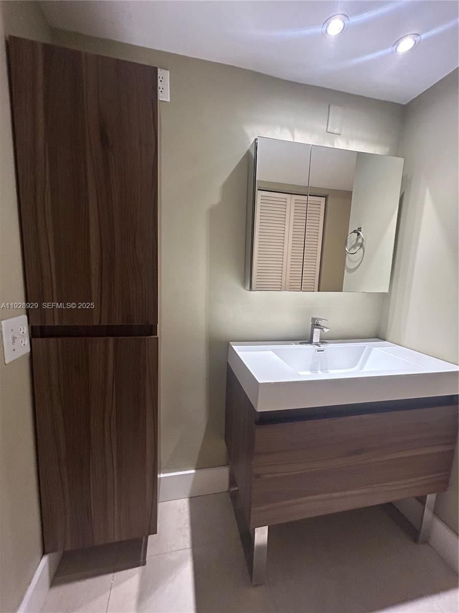 Real estate property located at 1450 Brickell Bay Dr #1706, Miami-dade, Costa Bella Condo, Miami, FL