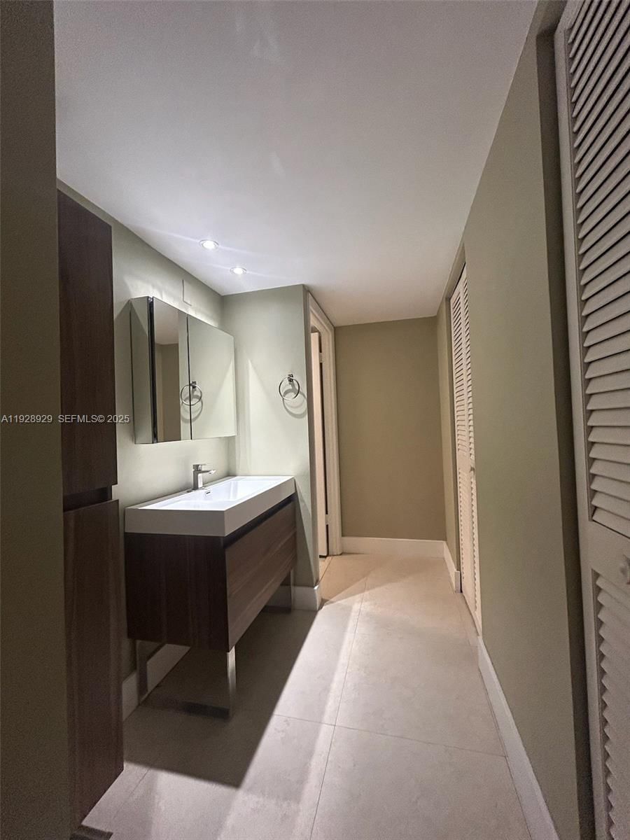 Real estate property located at 1450 Brickell Bay Dr #1706, Miami-dade, Costa Bella Condo, Miami, FL