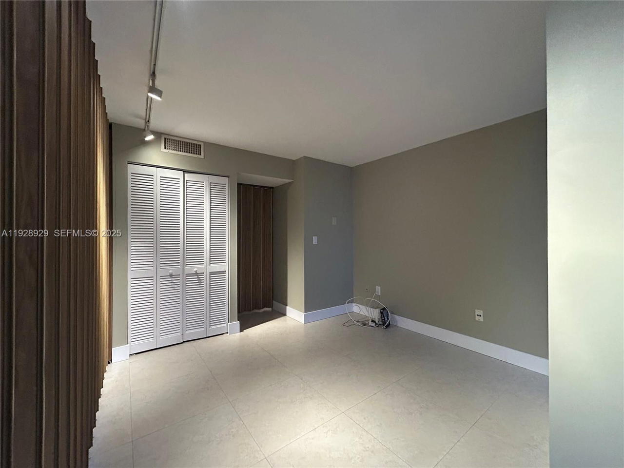 Real estate property located at 1450 Brickell Bay Dr #1706, Miami-dade, Costa Bella Condo, Miami, FL