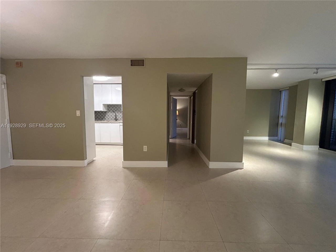 Real estate property located at 1450 Brickell Bay Dr #1706, Miami-dade, Costa Bella Condo, Miami, FL