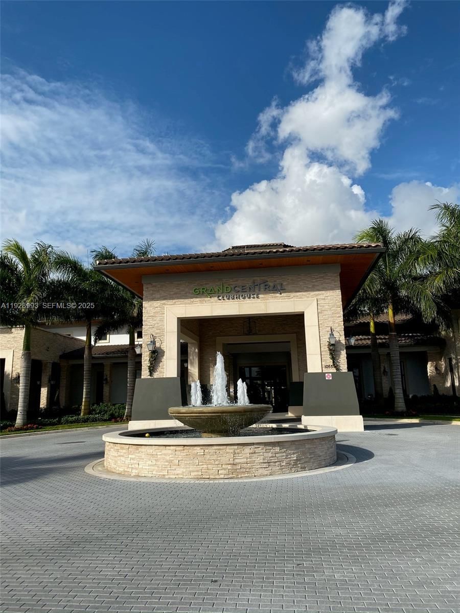 Real estate property located at 8800 97th Ave #206, Miami-dade, St Maarten At Grand Bay, Doral, FL