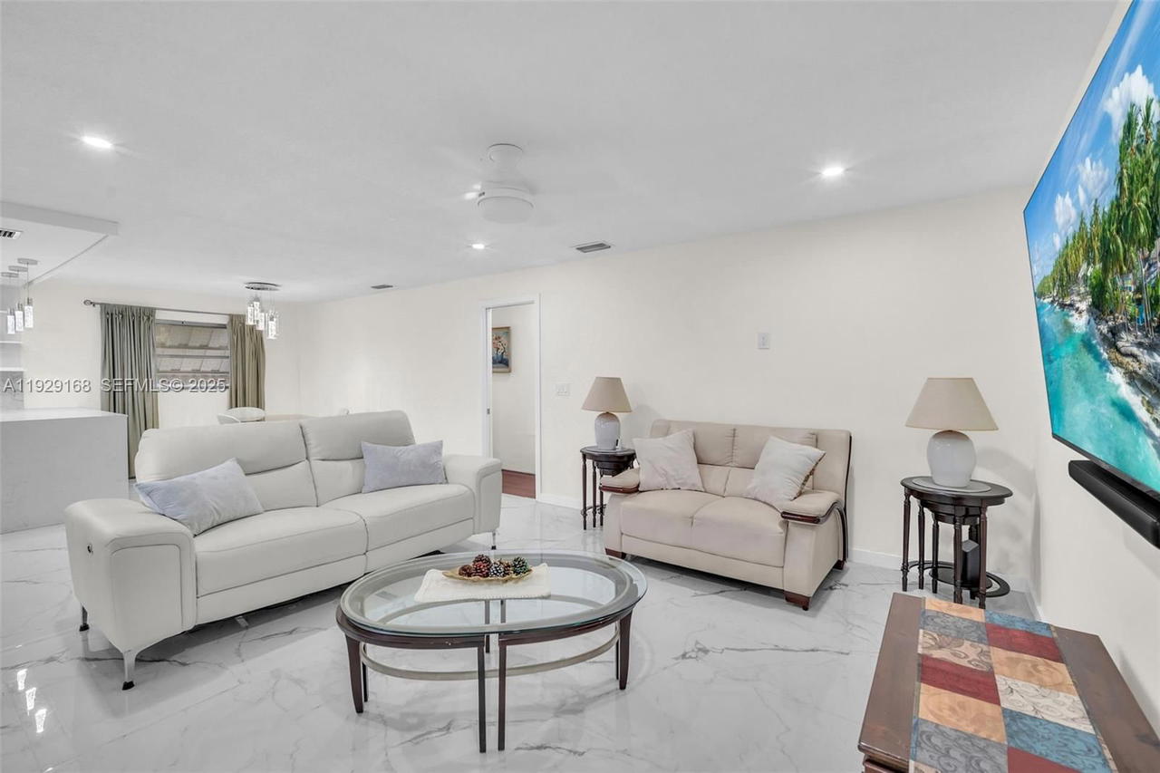 Real estate property located at 500 Luna Ct #7, Broward, Eastbrook Condominium Apt, Hollywood, FL