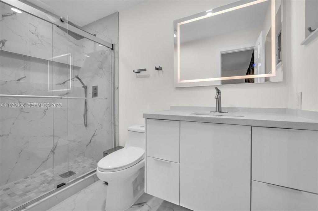 Real estate property located at 500 Luna Ct #7, Broward, Eastbrook Condominium Apt, Hollywood, FL