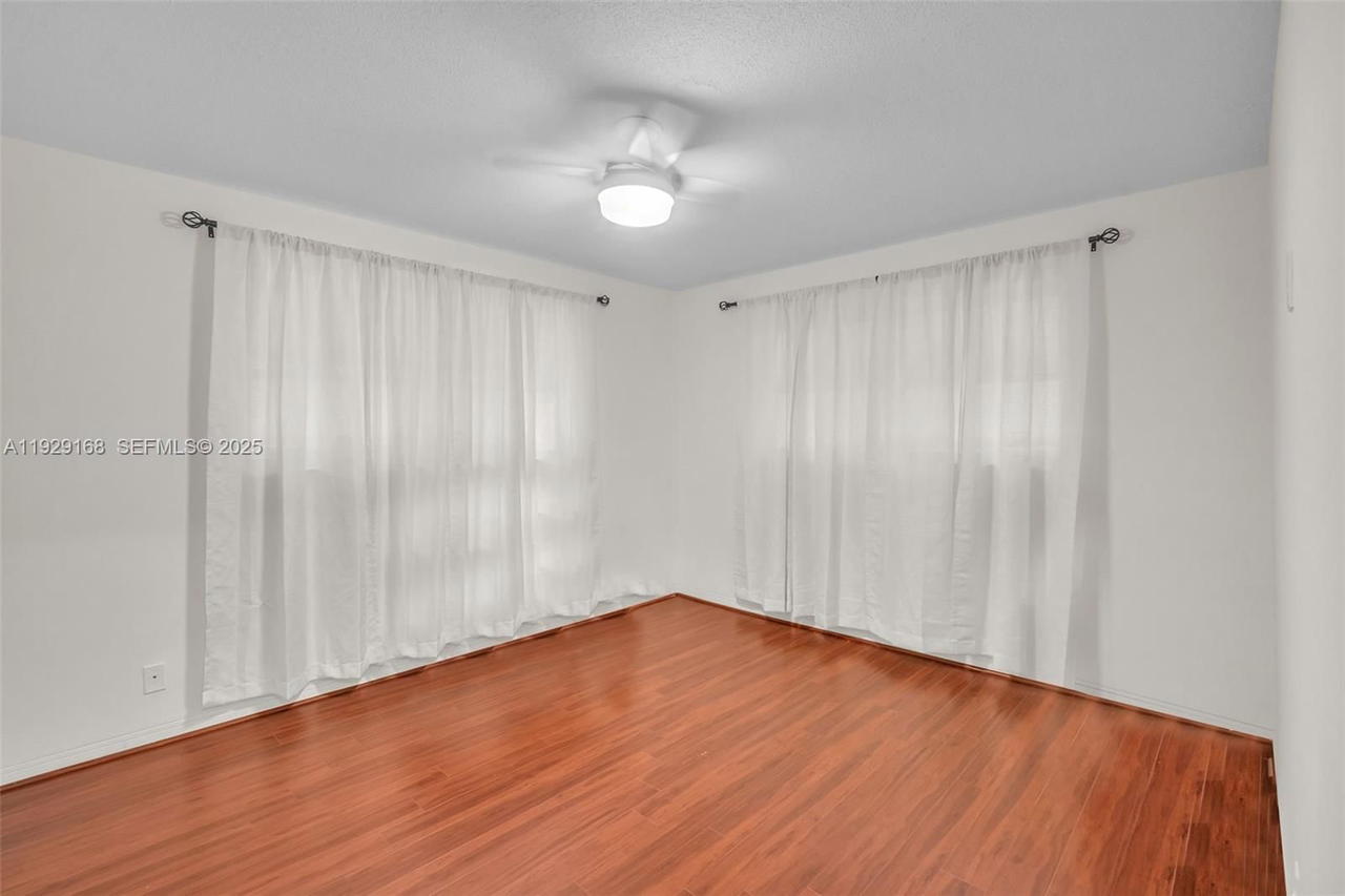 Real estate property located at 500 Luna Ct #7, Broward, Eastbrook Condominium Apt, Hollywood, FL