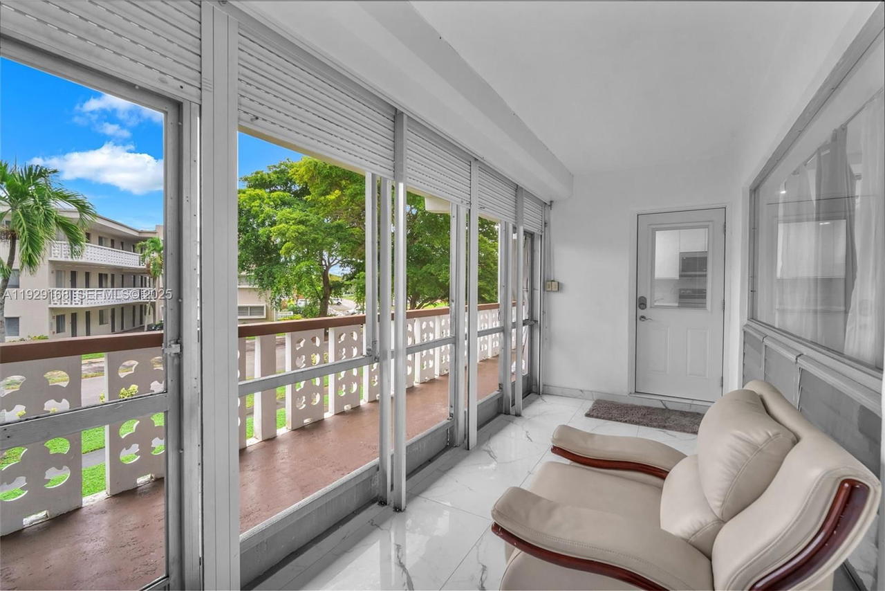 Real estate property located at 500 Luna Ct #7, Broward, Eastbrook Condominium Apt, Hollywood, FL