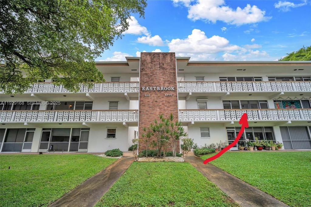 Real estate property located at 500 Luna Ct #7, Broward, Eastbrook Condominium Apt, Hollywood, FL