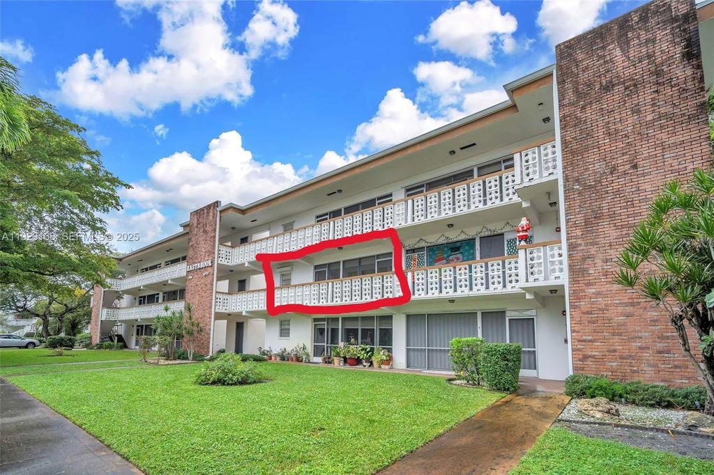 Real estate property located at 500 Luna Ct #7, Broward, Eastbrook Condominium Apt, Hollywood, FL