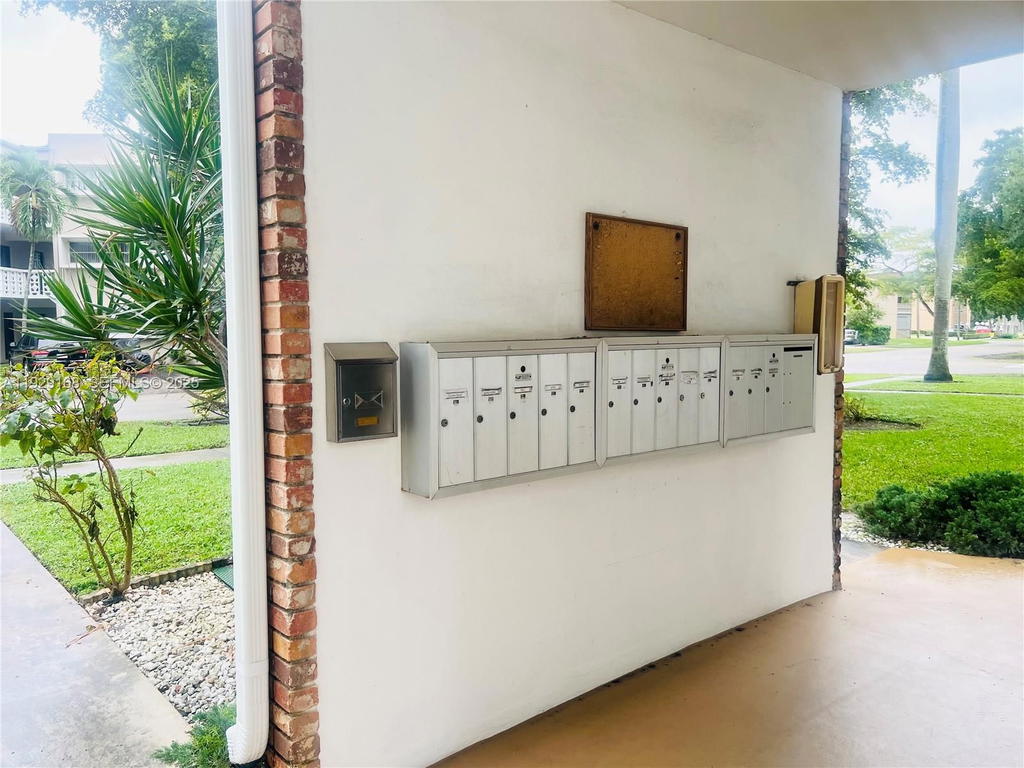 Real estate property located at 500 Luna Ct #7, Broward, Eastbrook Condominium Apt, Hollywood, FL