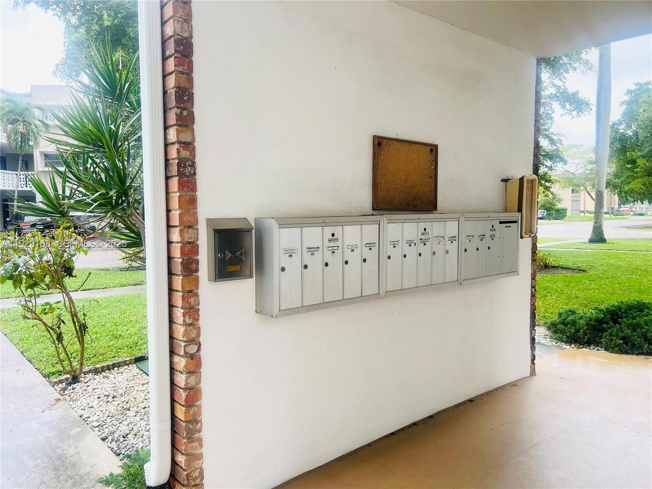 Real estate property located at 500 Luna Ct #7, Broward, Eastbrook Condominium Apt, Hollywood, FL