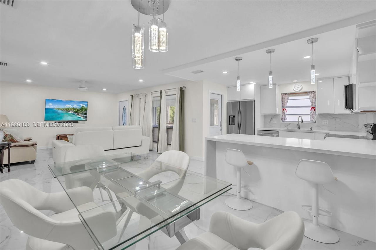 Real estate property located at 500 Luna Ct #7, Broward, Eastbrook Condominium Apt, Hollywood, FL