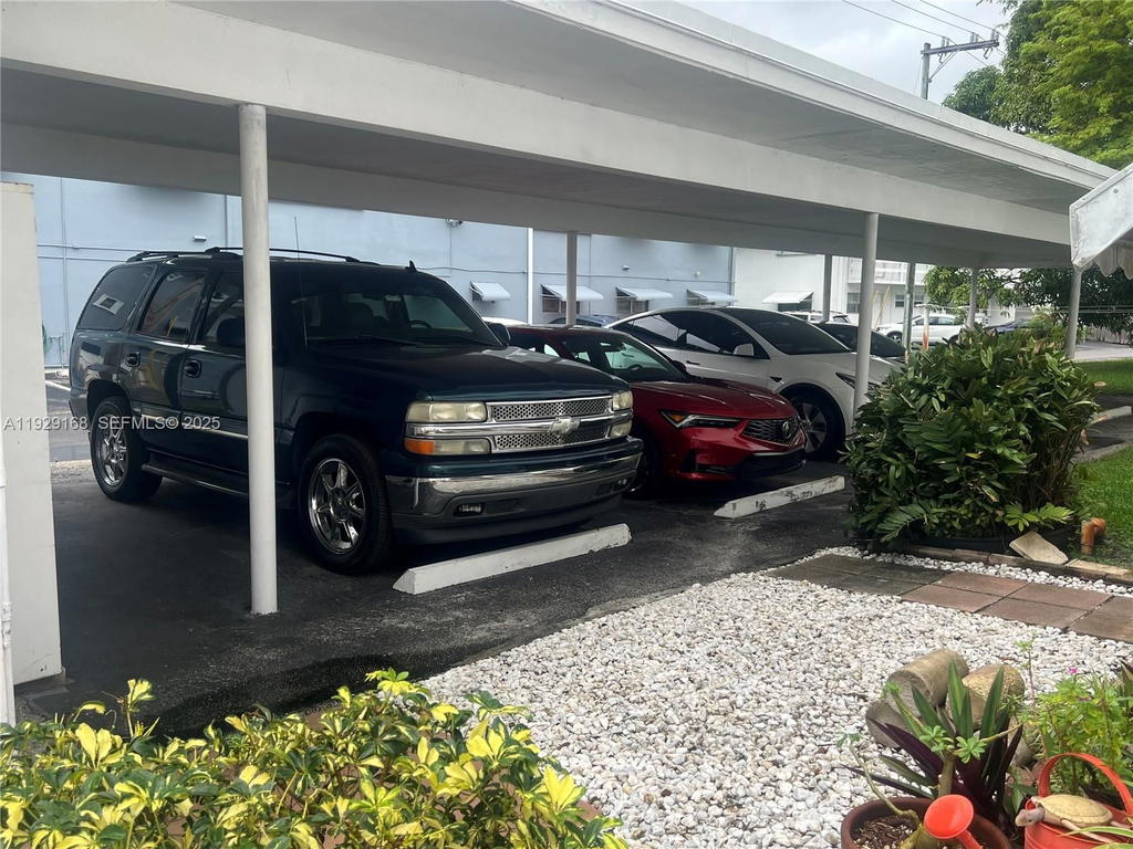 Real estate property located at 500 Luna Ct #7, Broward, Eastbrook Condominium Apt, Hollywood, FL