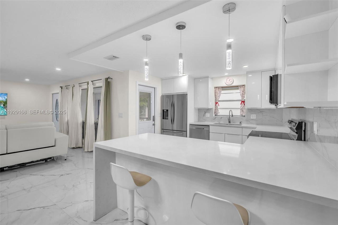 Real estate property located at 500 Luna Ct #7, Broward, Eastbrook Condominium Apt, Hollywood, FL