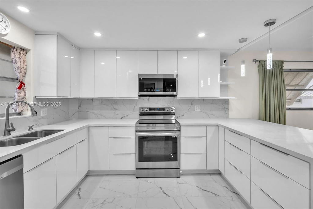 Real estate property located at 500 Luna Ct #7, Broward, Eastbrook Condominium Apt, Hollywood, FL