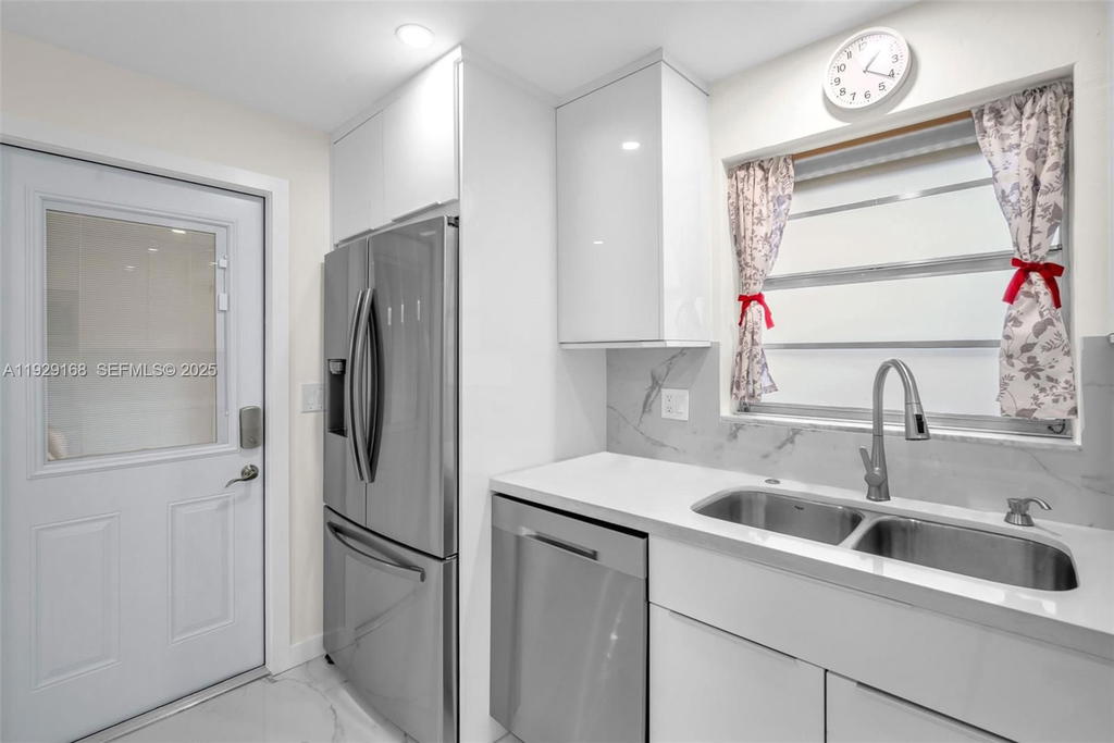 Real estate property located at 500 Luna Ct #7, Broward, Eastbrook Condominium Apt, Hollywood, FL