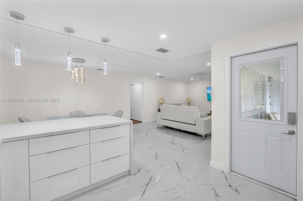 Real estate property located at 500 Luna Ct #7, Broward, Eastbrook Condominium Apt, Hollywood, FL