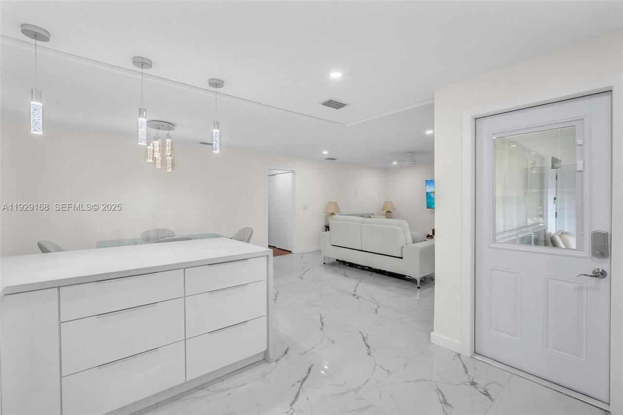 Real estate property located at 500 Luna Ct #7, Broward, Eastbrook Condominium Apt, Hollywood, FL