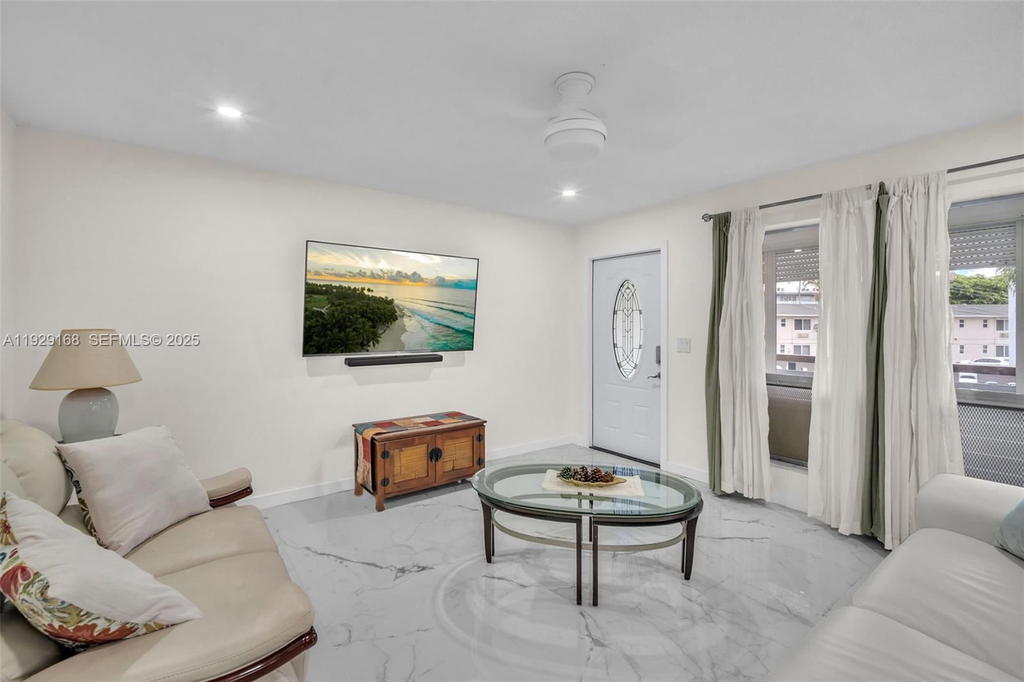 Real estate property located at 500 Luna Ct #7, Broward, Eastbrook Condominium Apt, Hollywood, FL