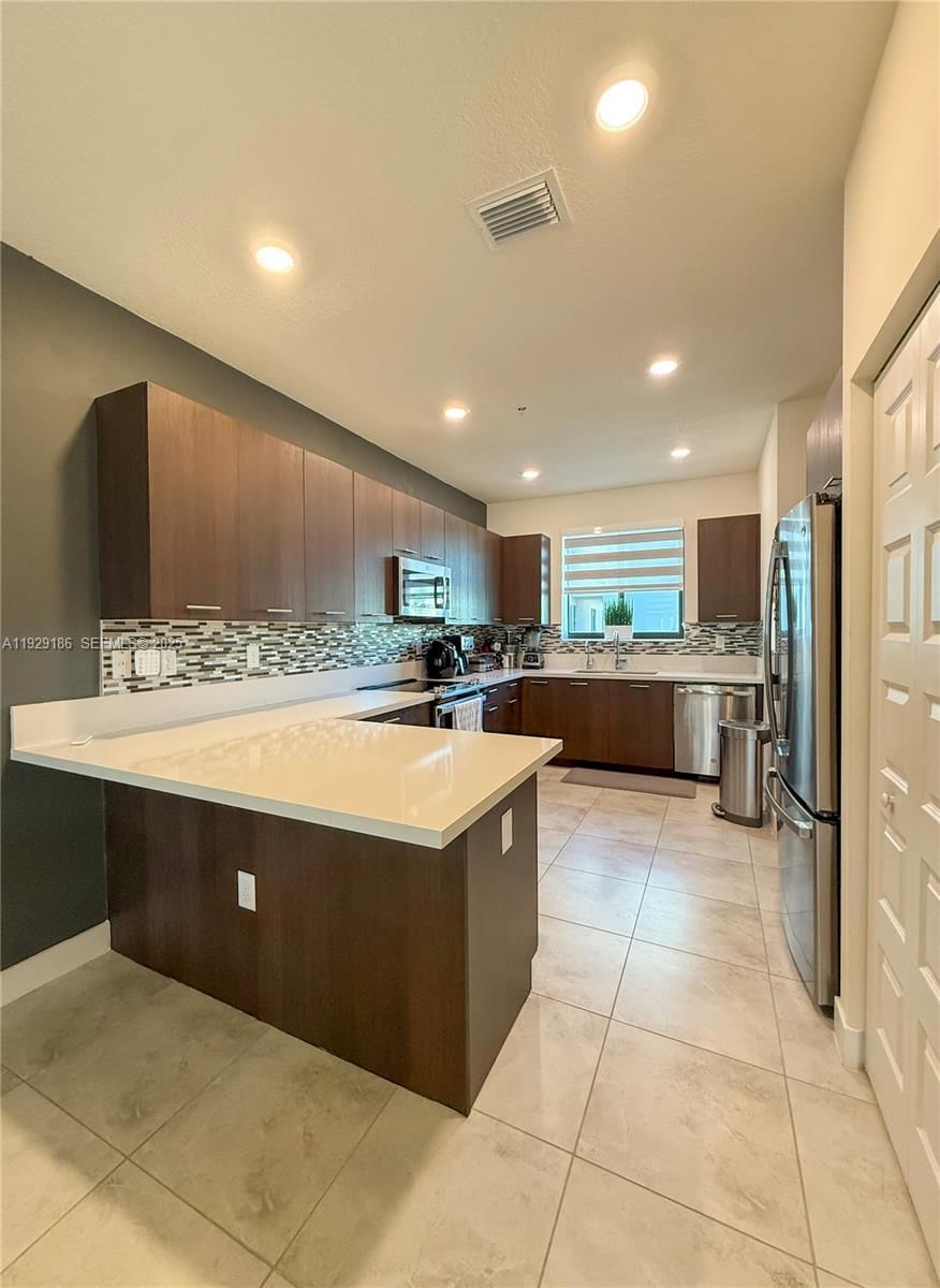 Real estate property located at 4654 84th Ave, Miami-dade, Downtown Doral South Phas, Doral, FL