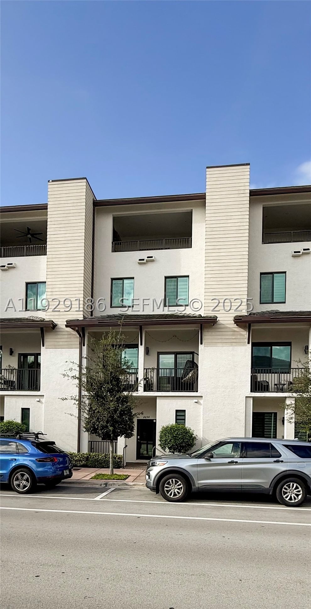 Real estate property located at 4654 84th Ave, Miami-dade, Downtown Doral South Phas, Doral, FL